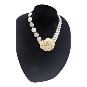 Vintage TRIFARI‎ Signed Enamel Sea Shell Lucite Bead Necklace Bold & Beachy